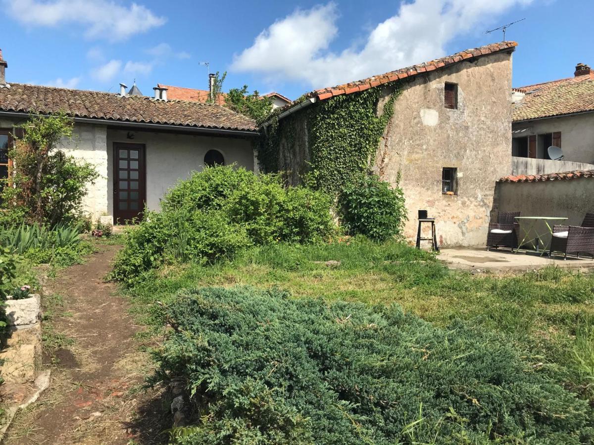 May'S Cottage Availles-Limouzine Exterior photo